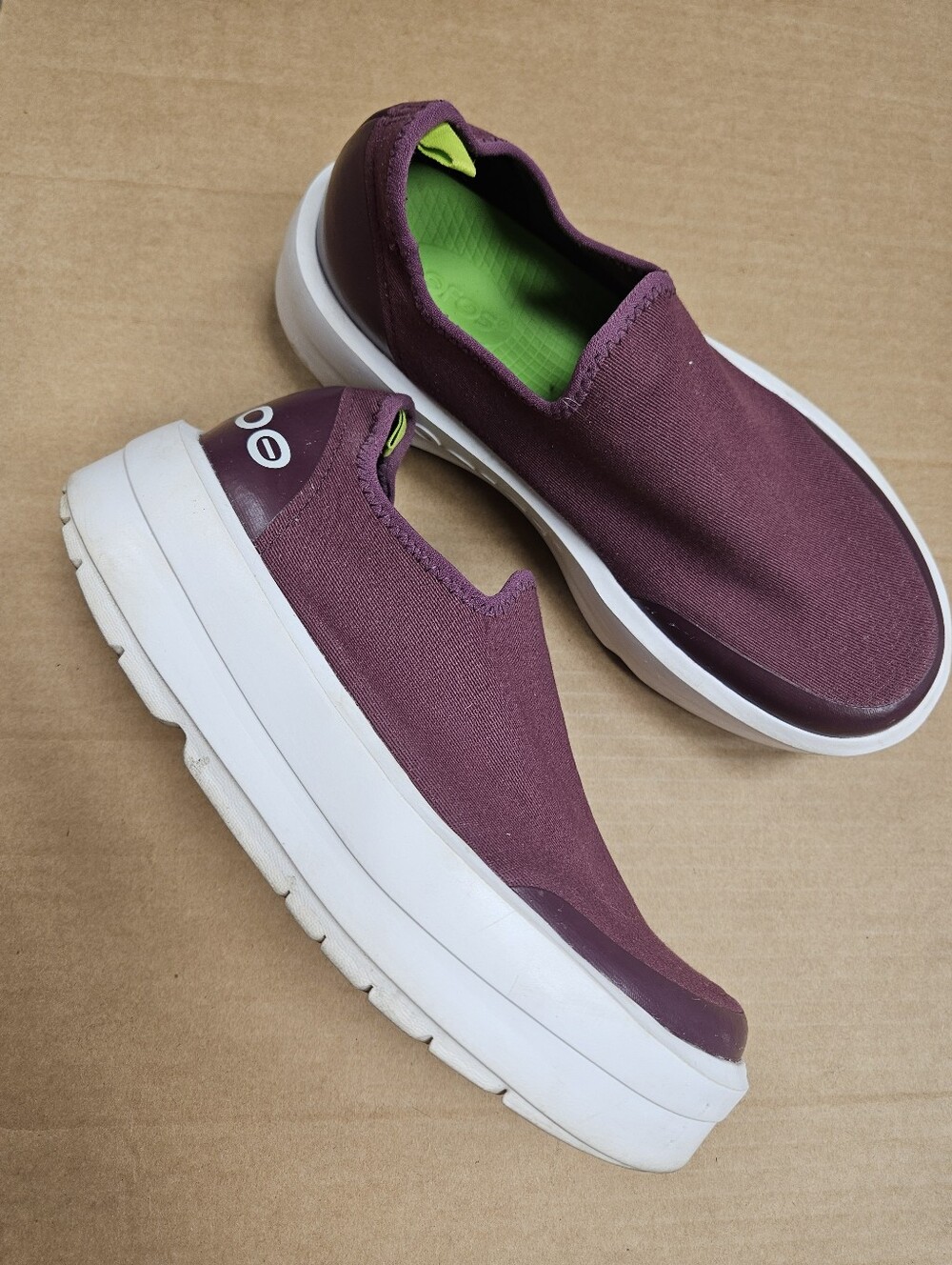 Oofos Oomg Eezee Low Slip-On Canvas Recovery Shoe Sz 7.5 Sneaker Burgundy